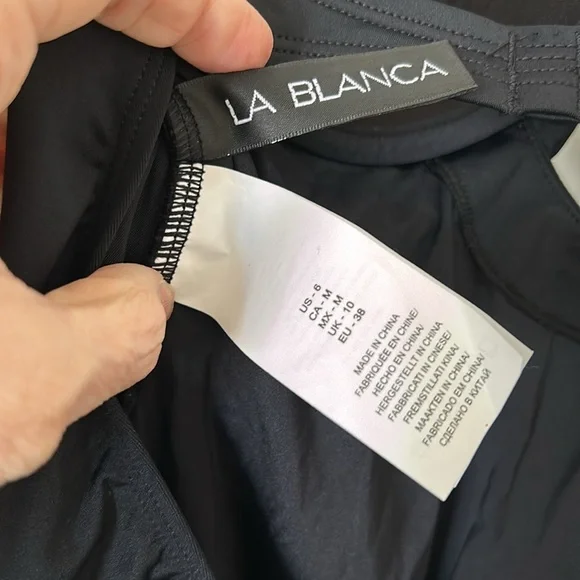 NWT La Blanca Island Goddess Twist Keyhole One Piece One Pieces